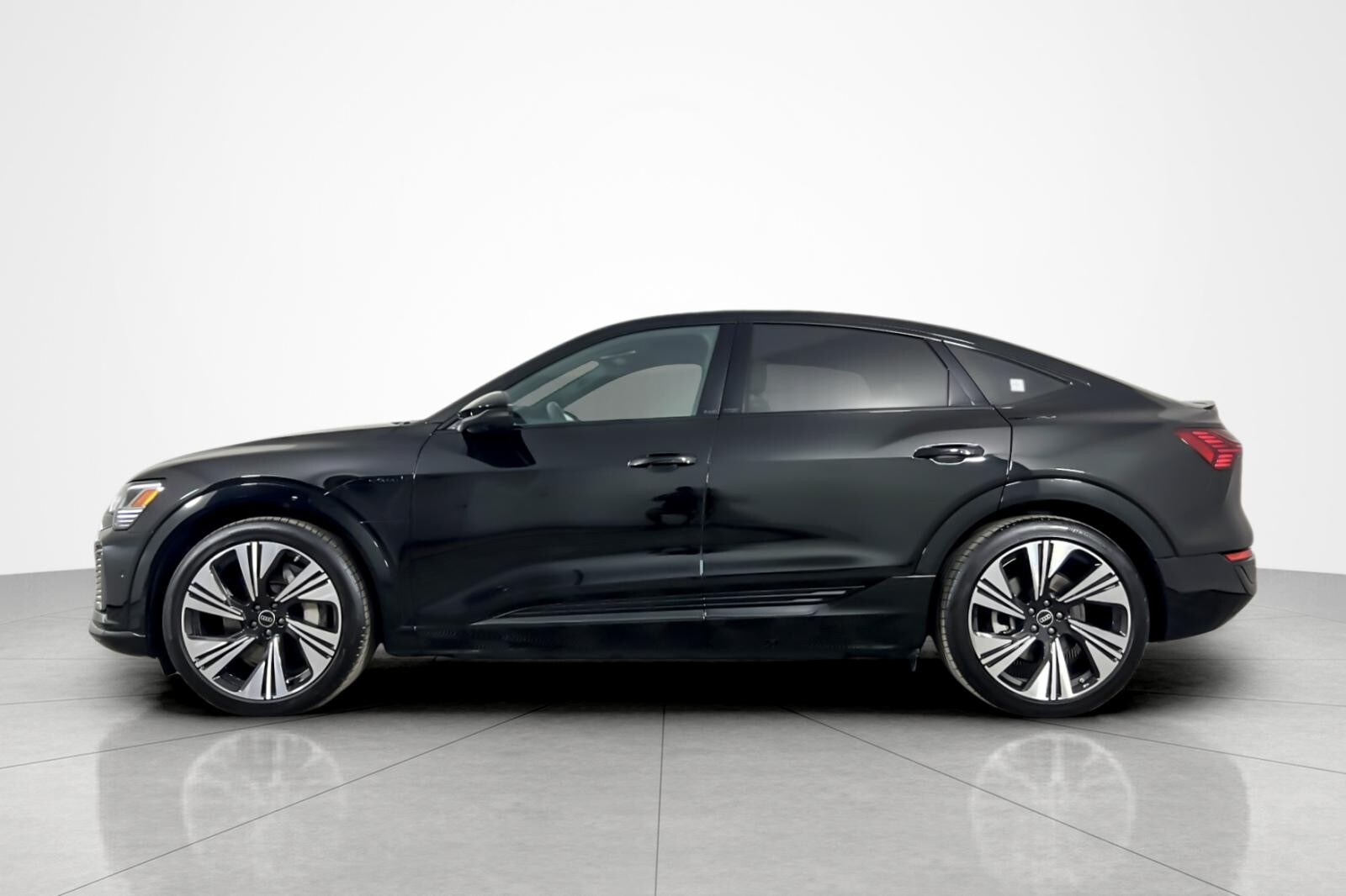 2024 Audi Q8 E-tron line Prestige photo 2