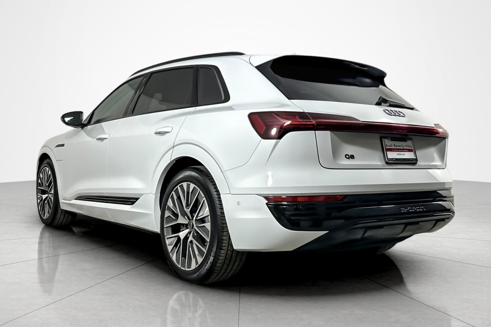 2024 Audi Q8 E-tron Prestige photo 2