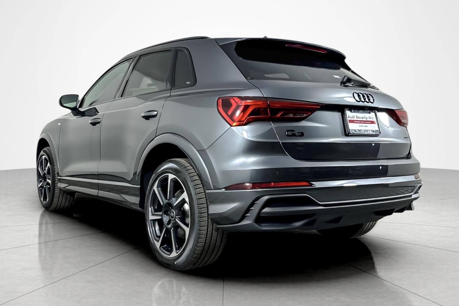 2025 Audi Q3 S line Premium Plus 45 TFSI photo 4