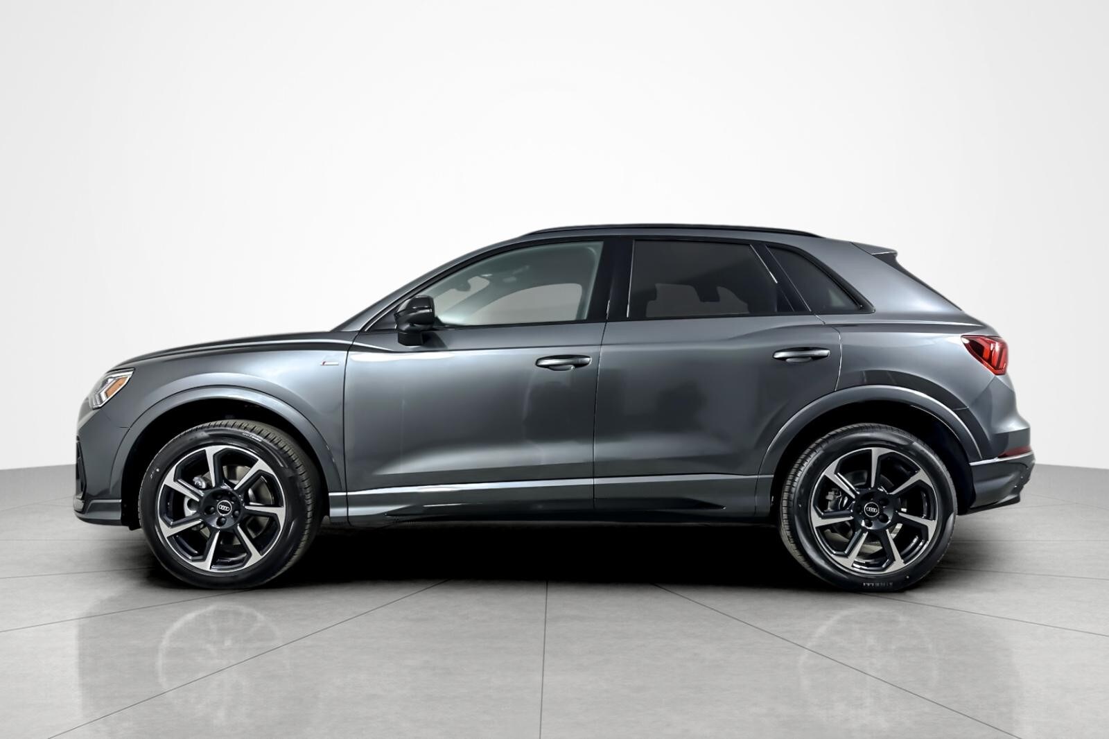 2025 Audi Q3 S line Premium Plus 45 TFSI photo 3