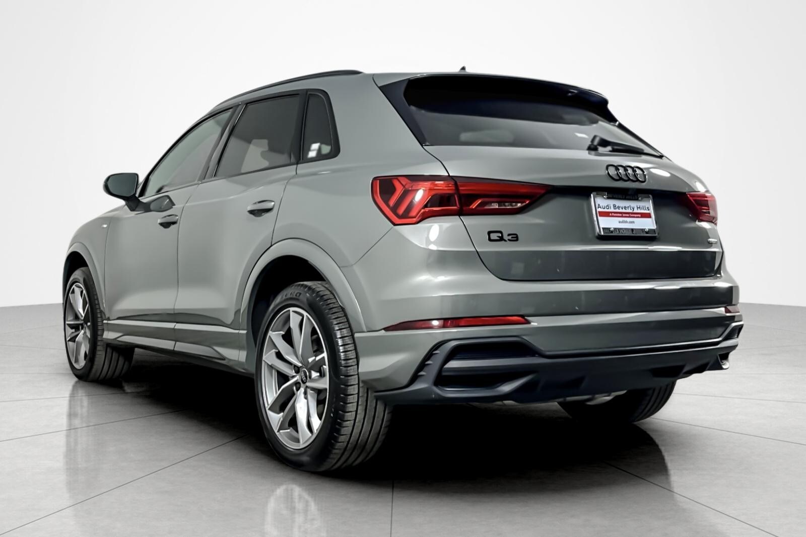 2025 Audi Q3 S line Premium 45 TFSI photo 3