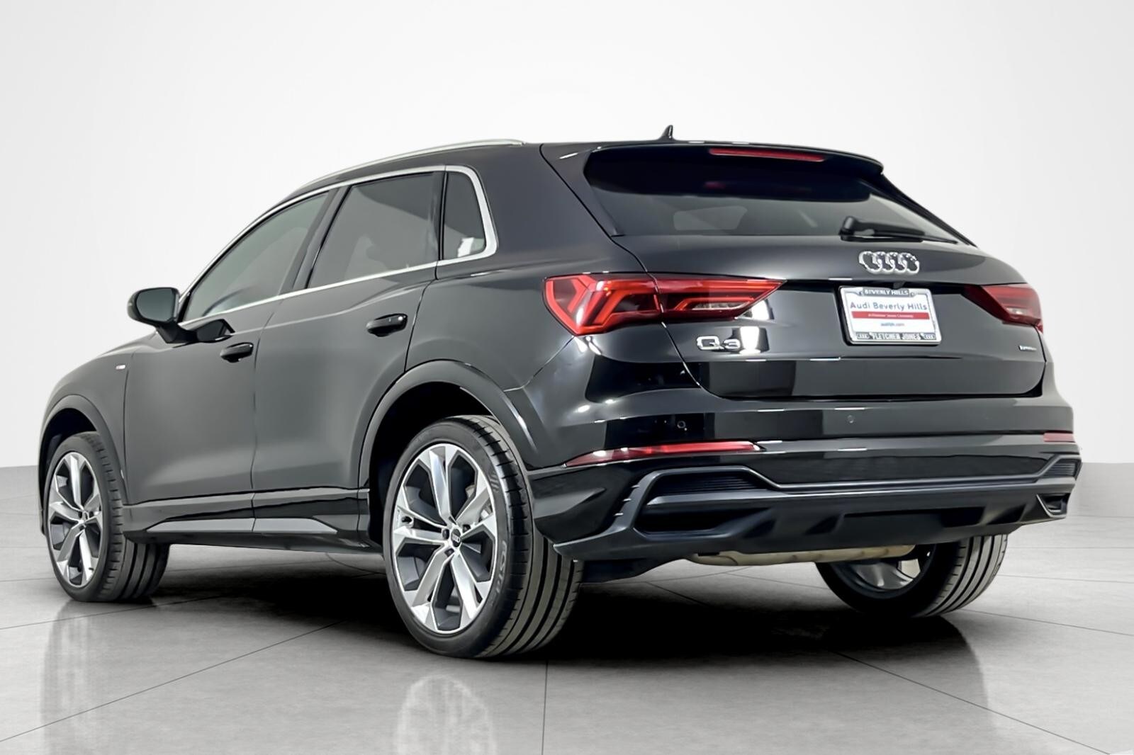 2021 Audi Q3 S line Premium 45 TFSI photo 3