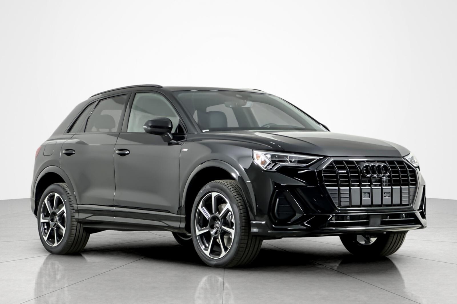 2025 Audi Q3 S line Premium Plus 45 TFSI photo 2