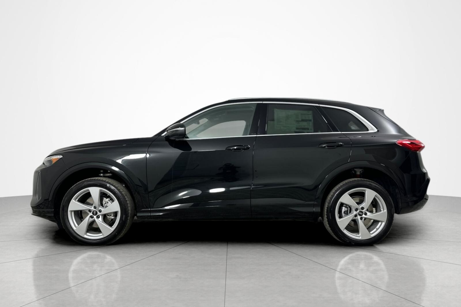 2025 Audi Q5 Premium Plus photo 3