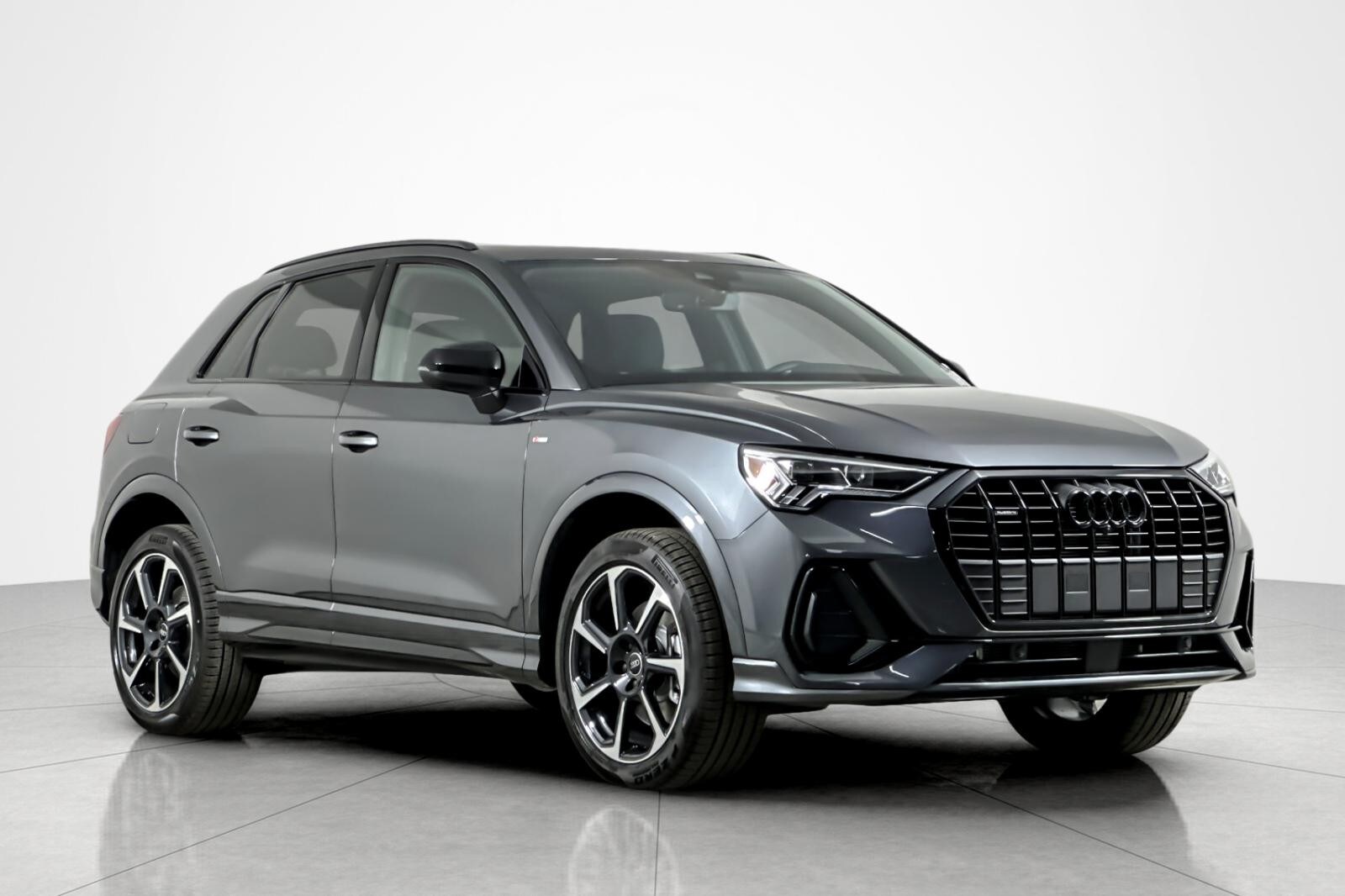 2025 Audi Q3 S line Premium Plus 45 TFSI photo 2