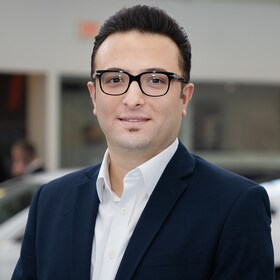 Staff member Kamiar Akhaghi from 7fd1f87e4c8d
