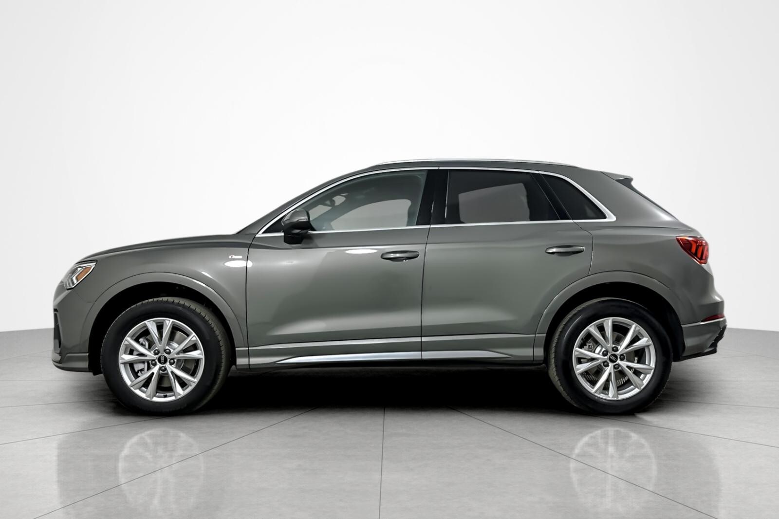 2025 Audi Q3 S line Premium 45 TFSI photo 3