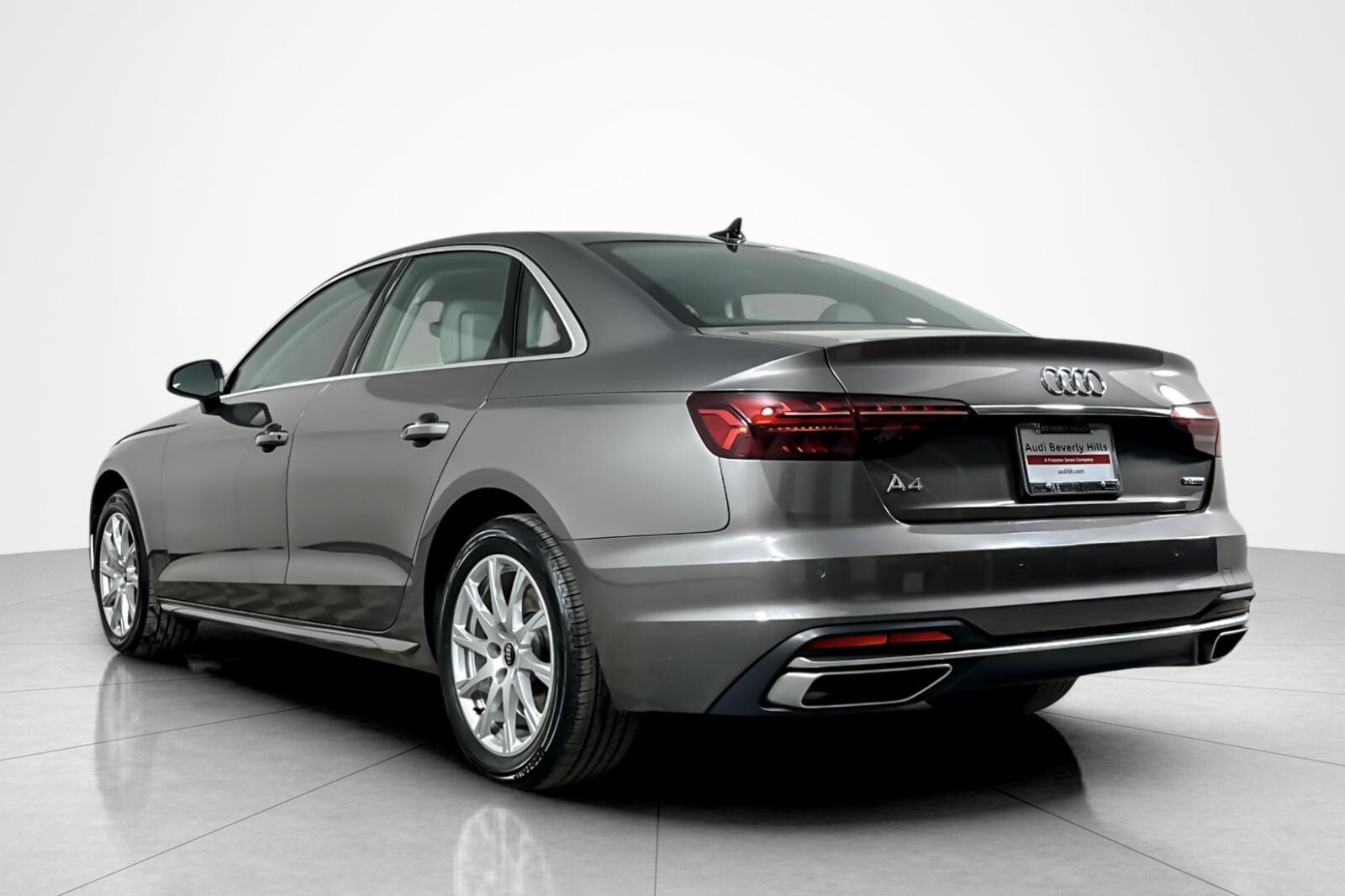 2022 Audi A4 Premium 40 TFSI Quattro photo 3