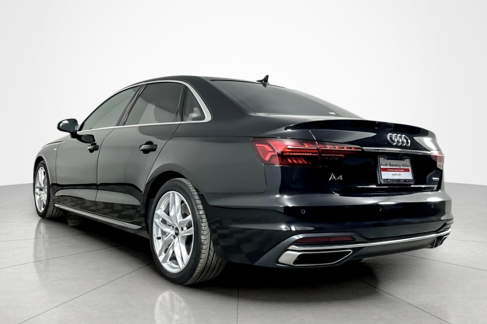 2023 Audi A4 S line Premium Plus 45 TFSI Quattro photo 2