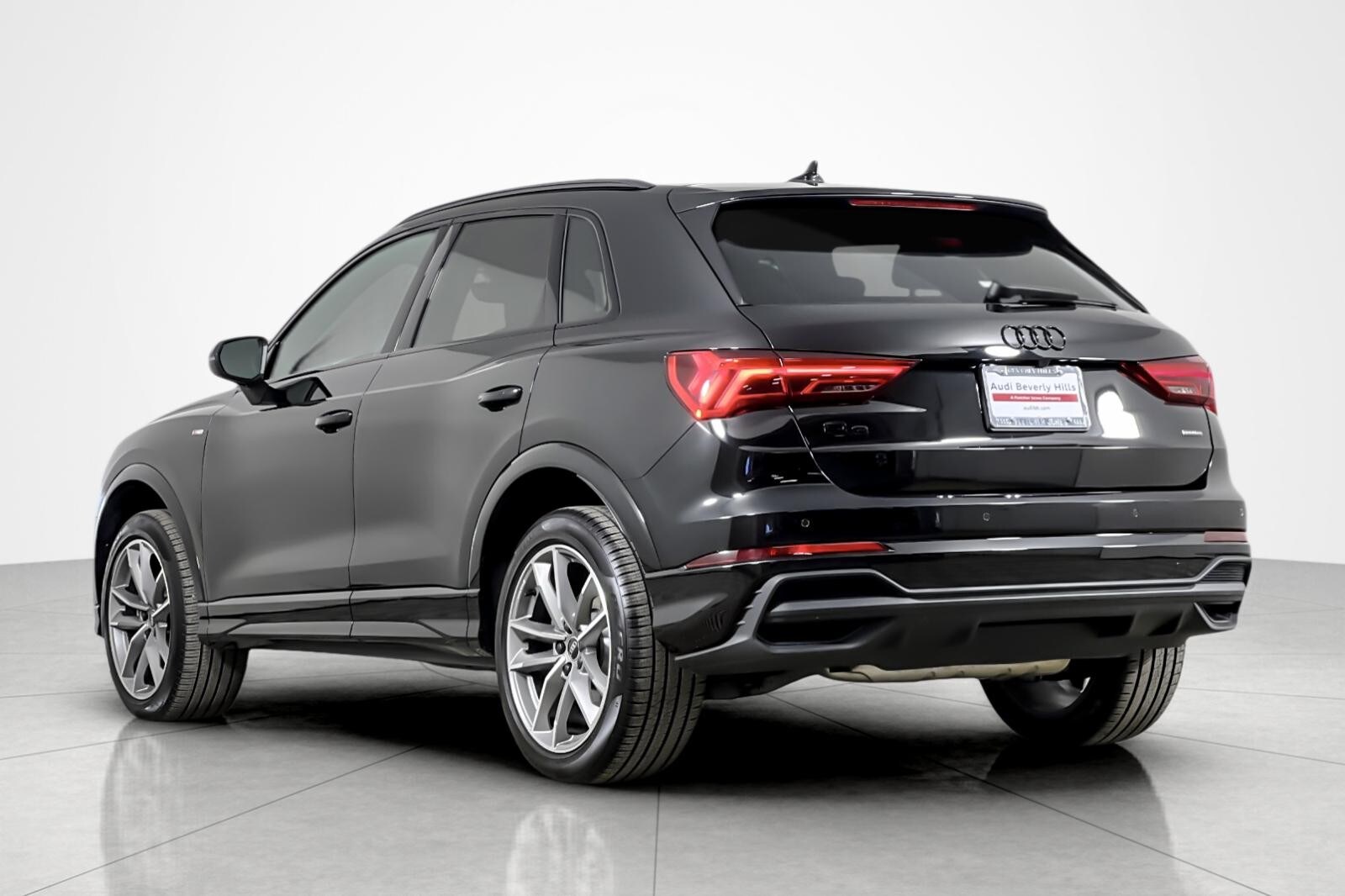 2025 Audi Q3 S line Premium 45 TFSI photo 3