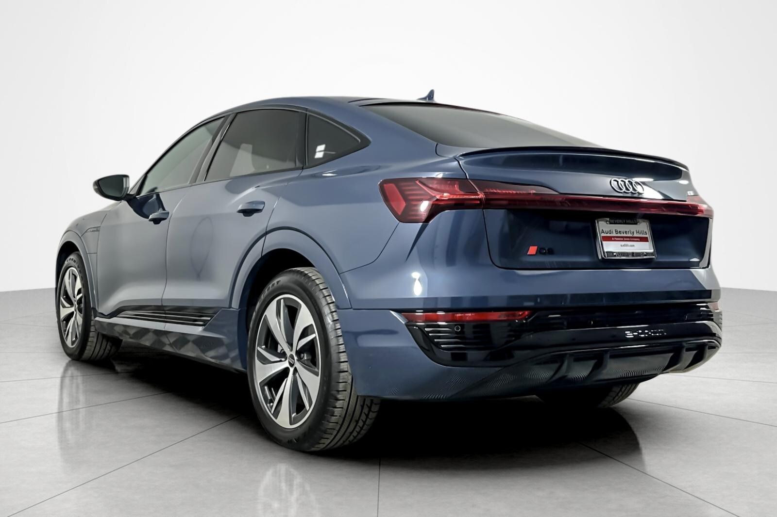 2024 Audi Q8 E-tron line Premium photo 3