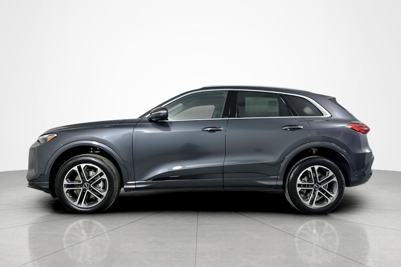 2025 Audi Q5 Premium TFSI photo 3