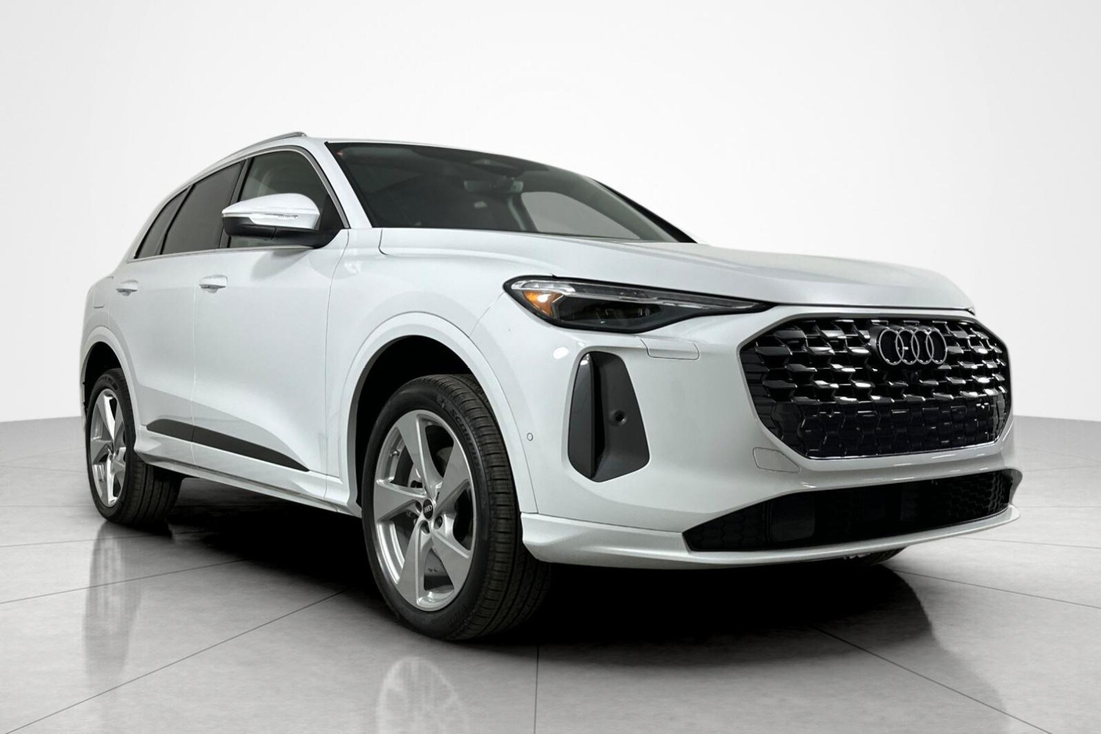 2025 Audi Q5 Premium Plus photo 2