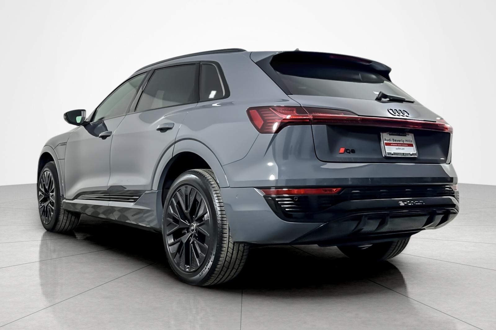 2024 Audi Q8 E-tron Prestige photo 3