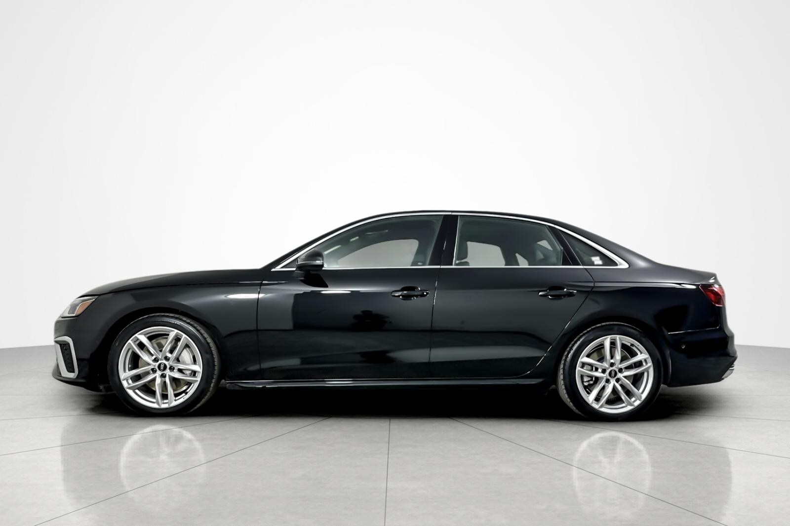 2022 Audi A4 S line Prestige 45 TFSI Quattro photo 2