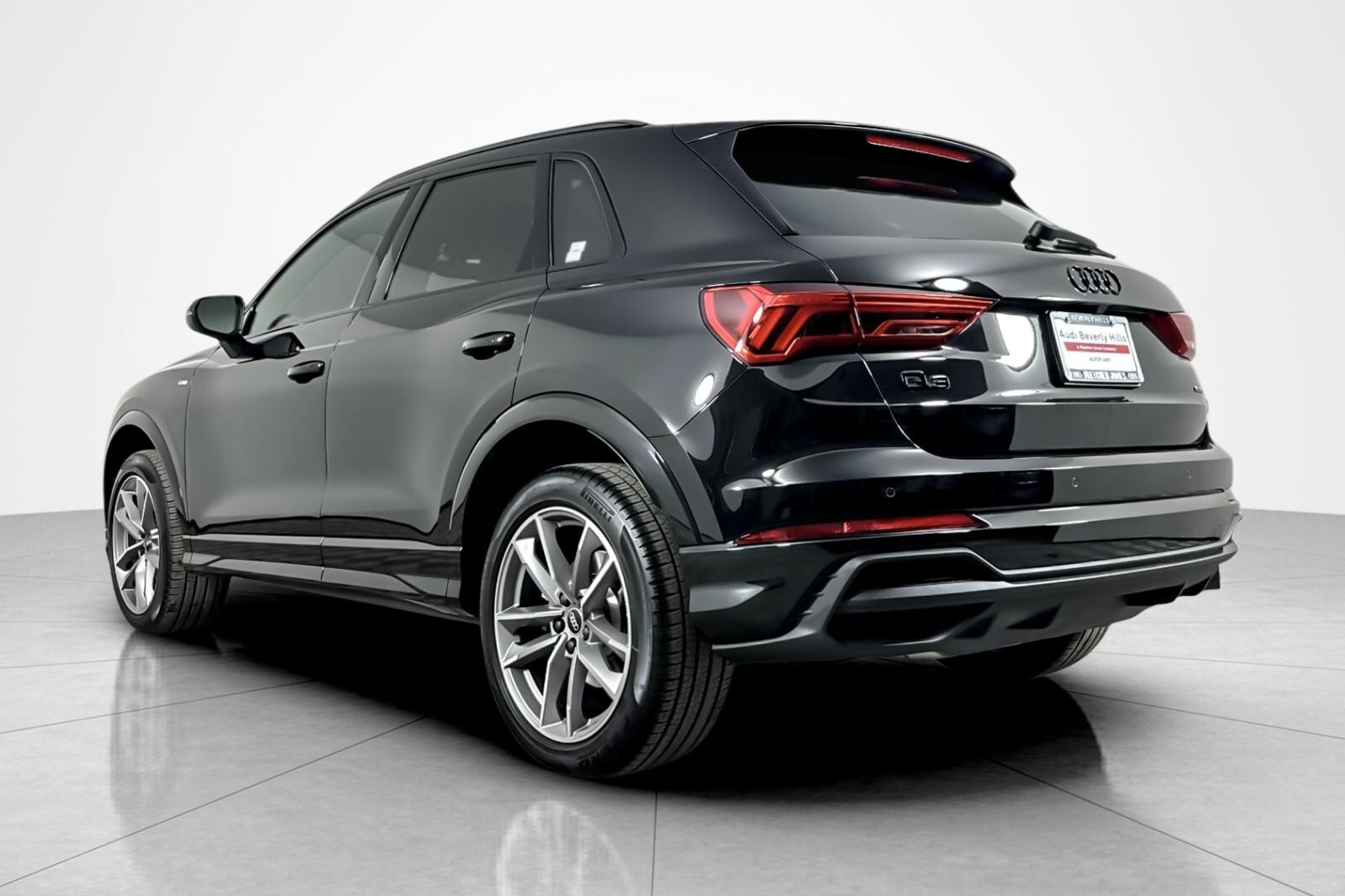 2025 Audi Q3 S line Premium 45 TFSI photo 3