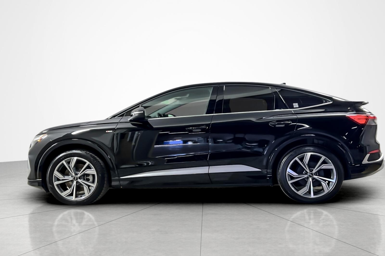 2025 Audi Q4 E-tron Sportback Premium 55 photo 2