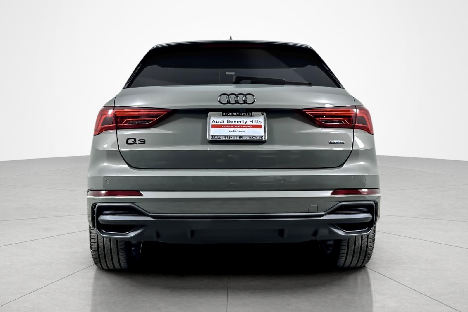 2025 Audi Q3 S line Premium 45 TFSI photo 4