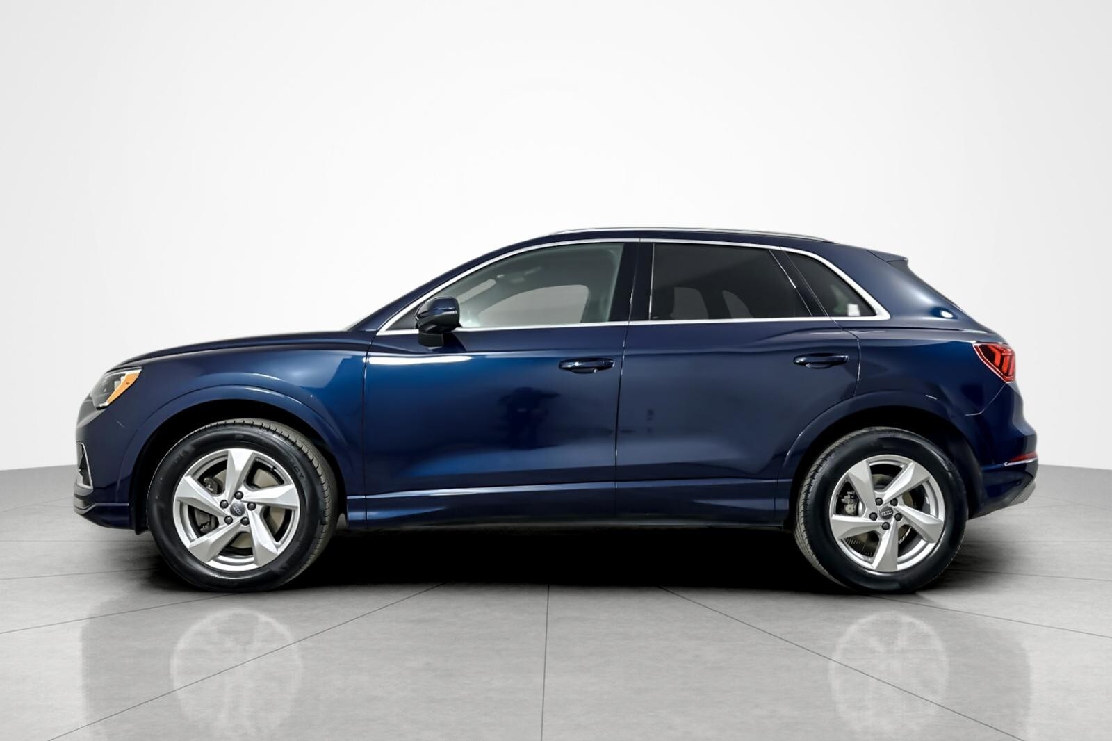 2020 Audi Q3 Premium 45 TFSI photo 2
