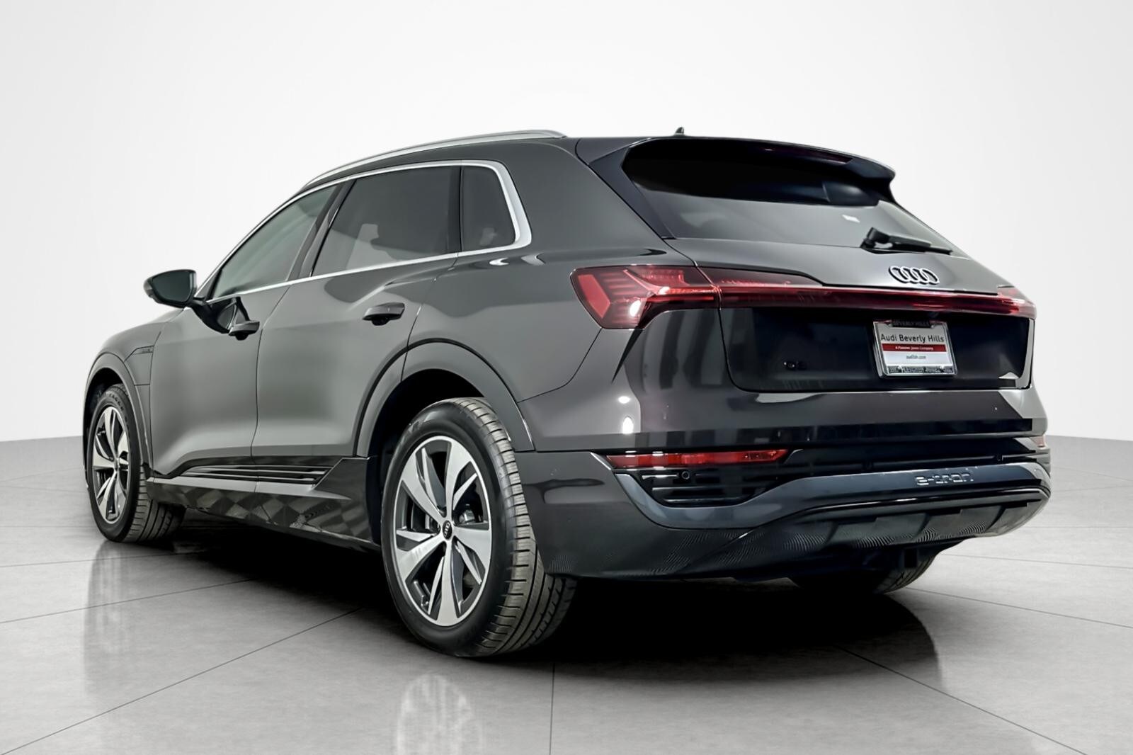 2024 Audi Q8 E-tron Premium Plus photo 3