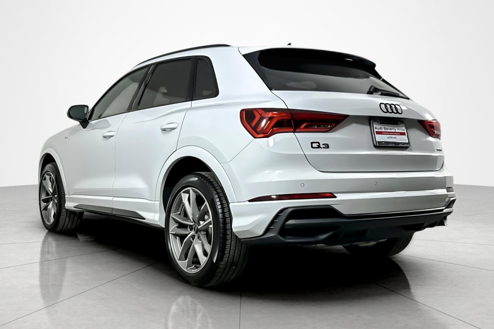 2025 Audi Q3 S line Premium 45 TFSI photo 3