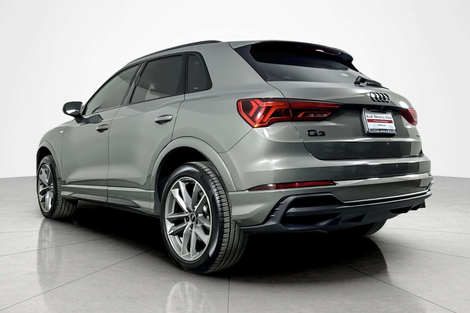 2025 Audi Q3 S line Premium 45 TFSI photo 3