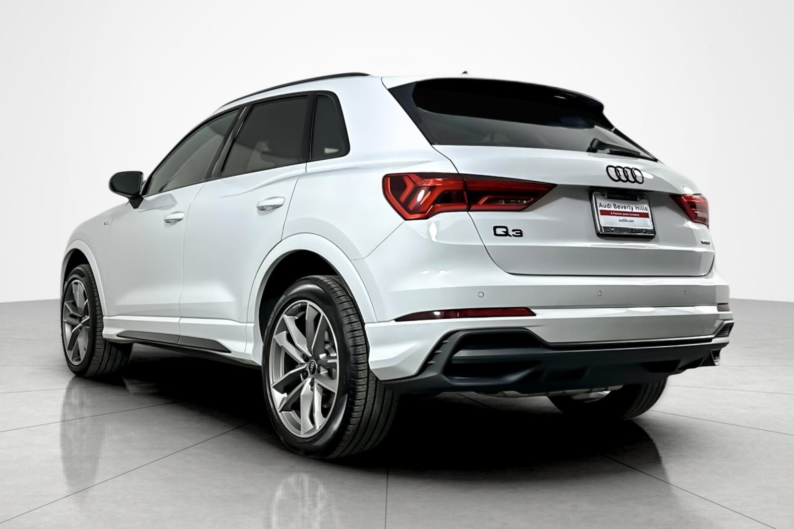 2025 Audi Q3 S line Premium 45 TFSI photo 3