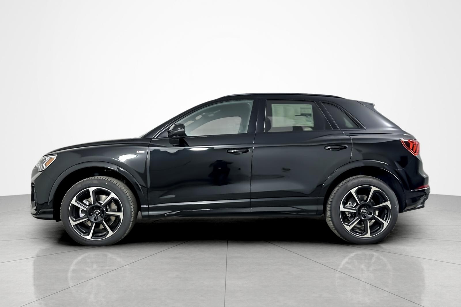 2025 Audi Q3 S line Premium Plus 45 TFSI photo 3