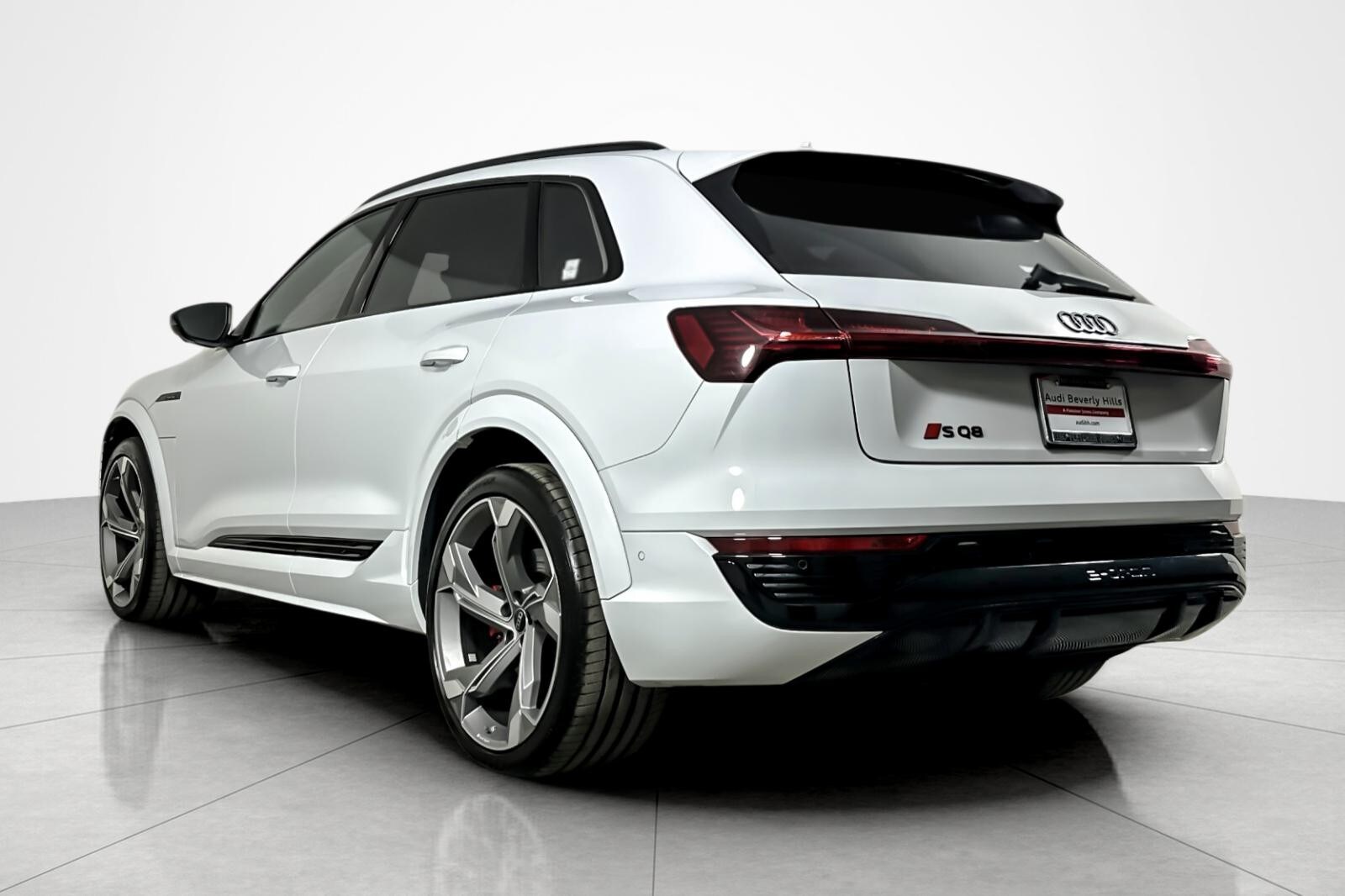 2024 Audi SQ8 Premium Plus photo 2