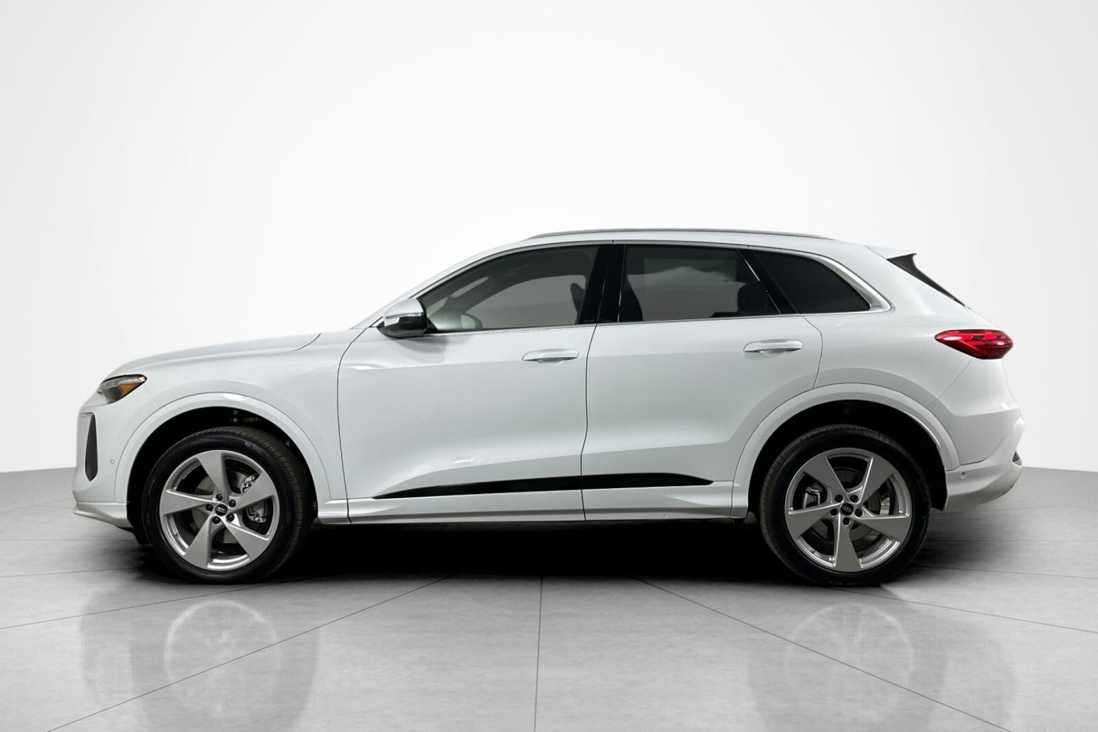 2025 Audi Q5 Premium Plus photo 3