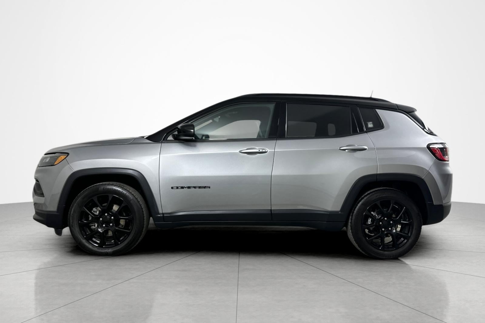 Used 2022 Jeep Compass Altitude with VIN 3C4NJCBB1NT189819 for sale in Beverly Hills, CA