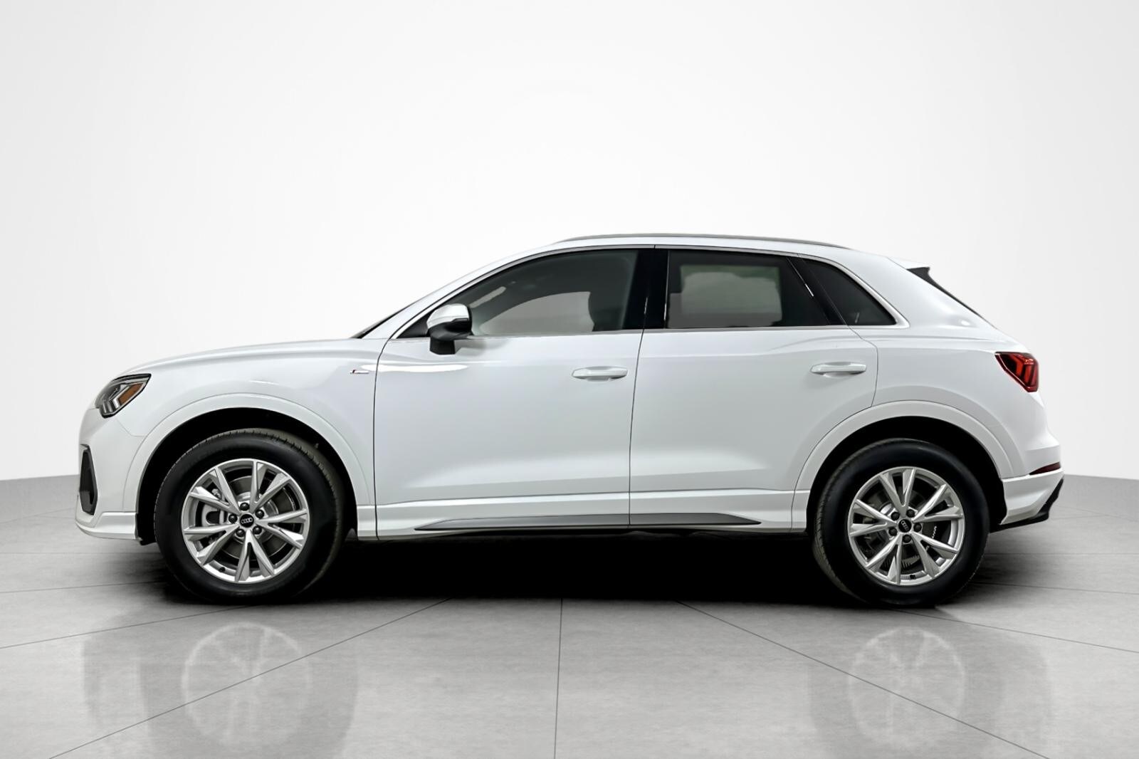 2025 Audi Q3 S line Premium 45 TFSI photo 3