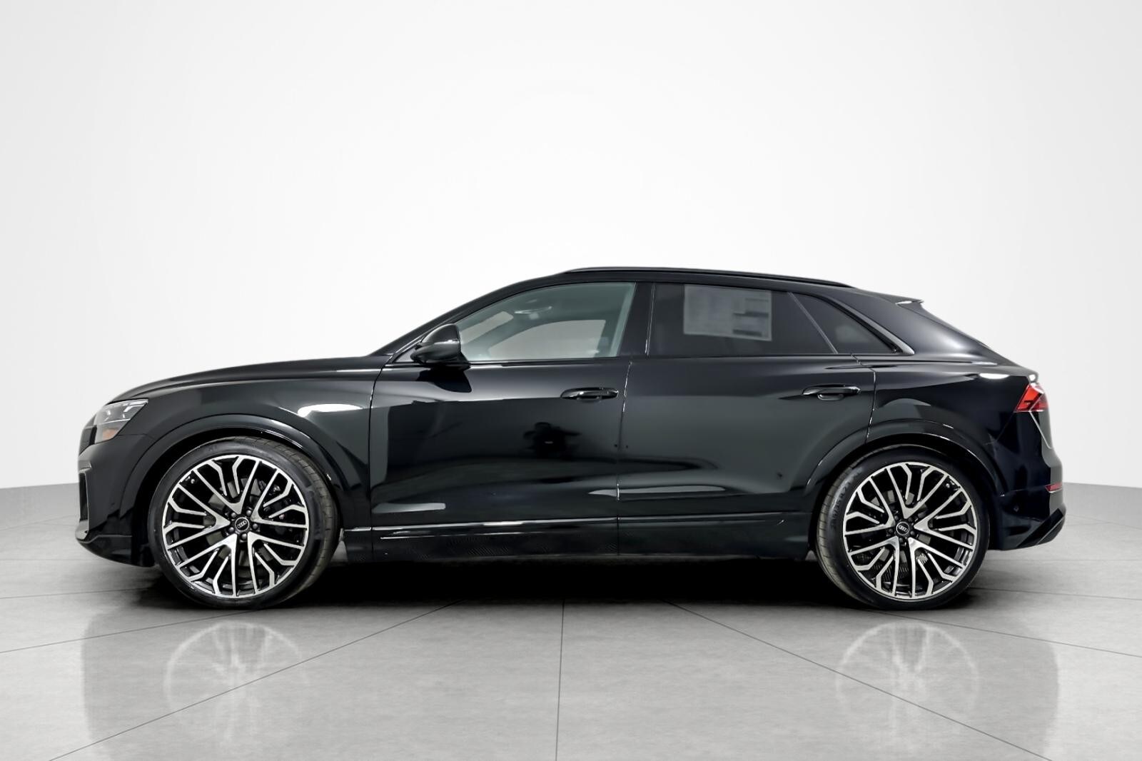 2025 Audi SQ8 Prestige photo 2