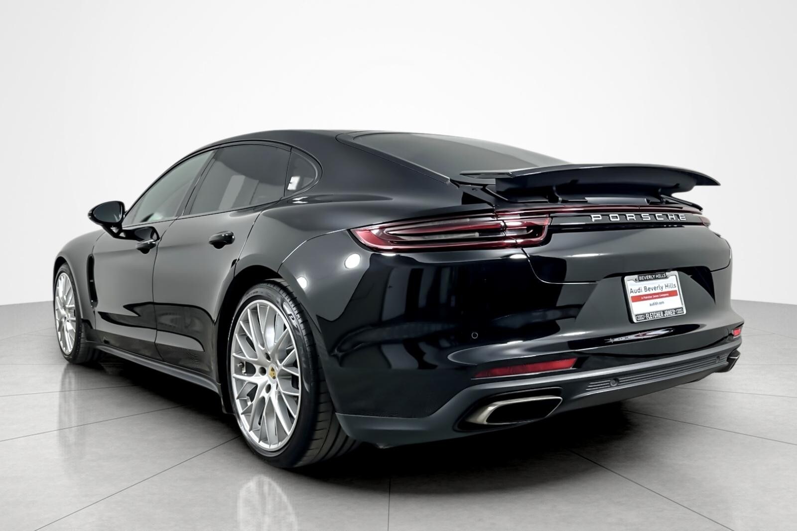 2018 Porsche Panamera 4 photo 3