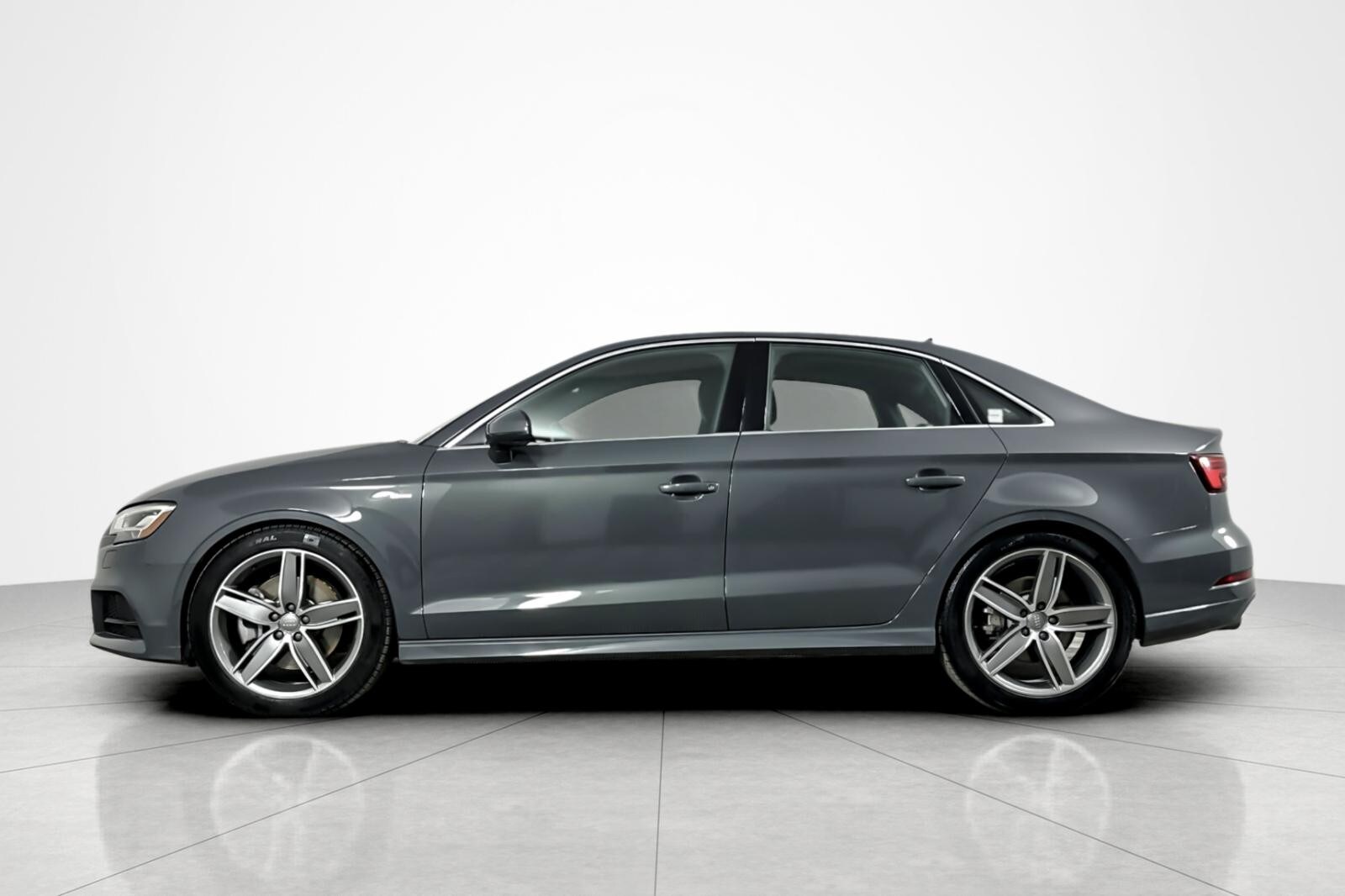 2019 Audi A3 Premium Plus TFSI Quattro photo 2