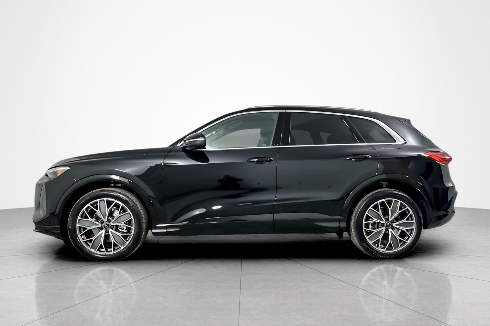 2025 Audi Q5 Prestige TFSI Premium photo 3