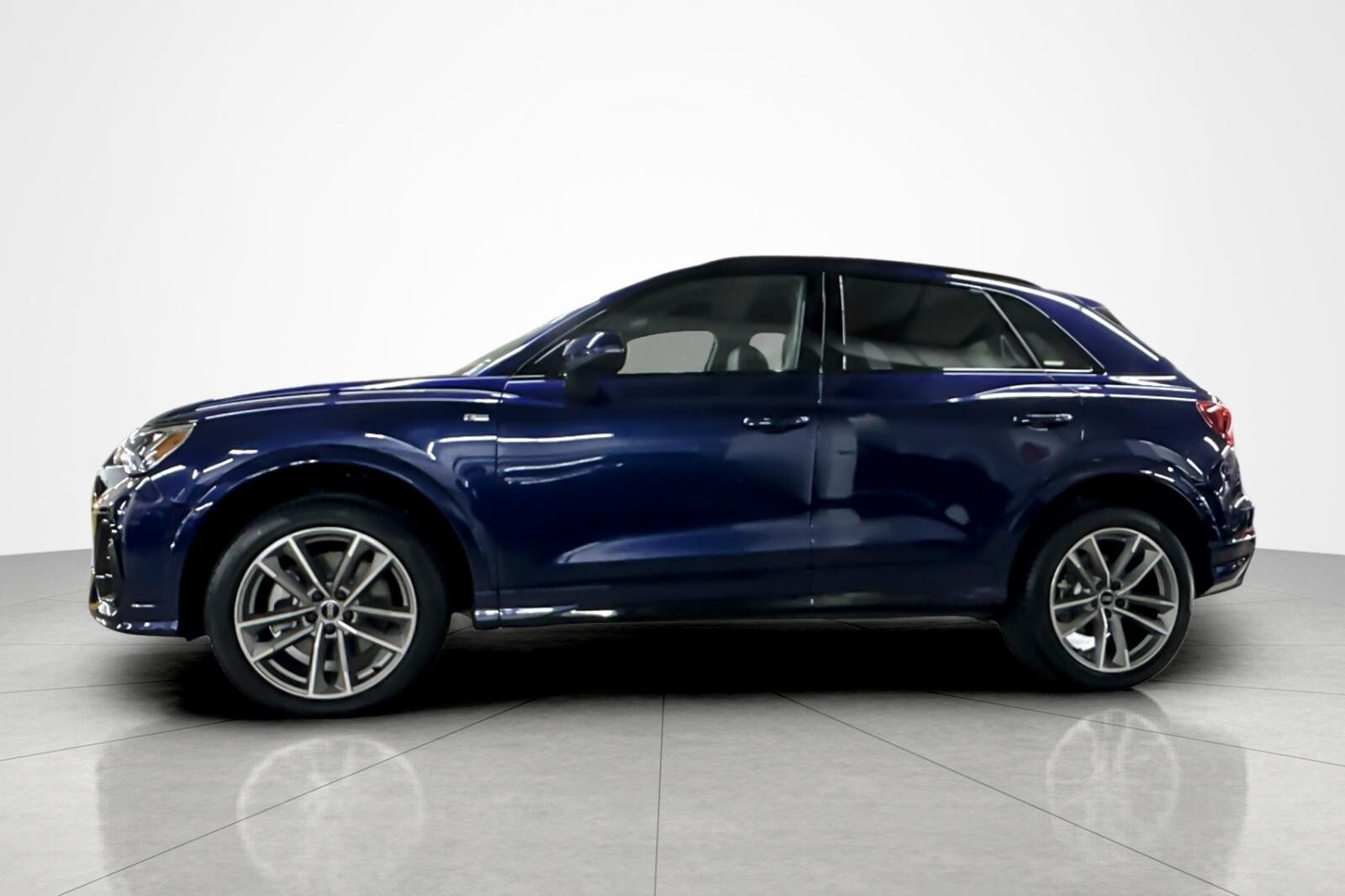 2025 Audi Q3 S line Premium 45 TFSI photo 3