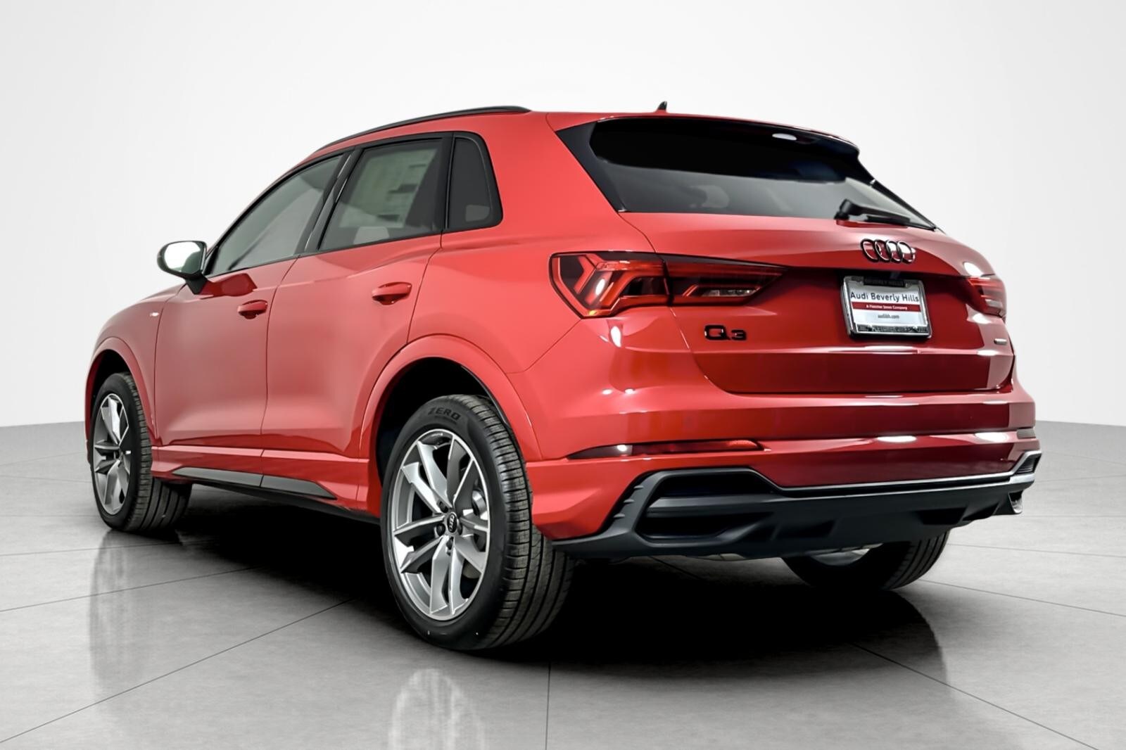 2025 Audi Q3 S line Premium 45 TFSI photo 4
