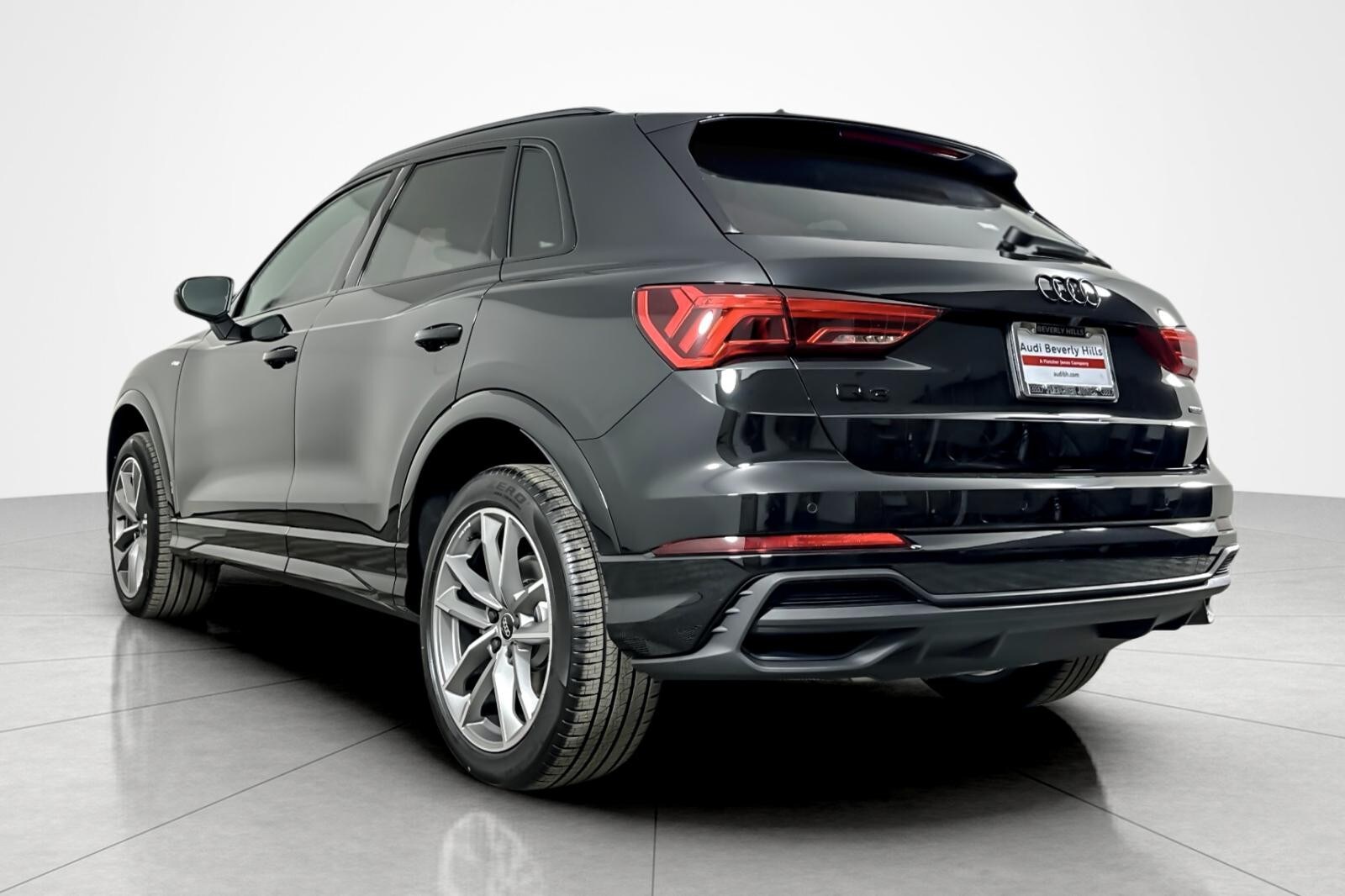 2025 Audi Q3 S line Premium 45 TFSI photo 4