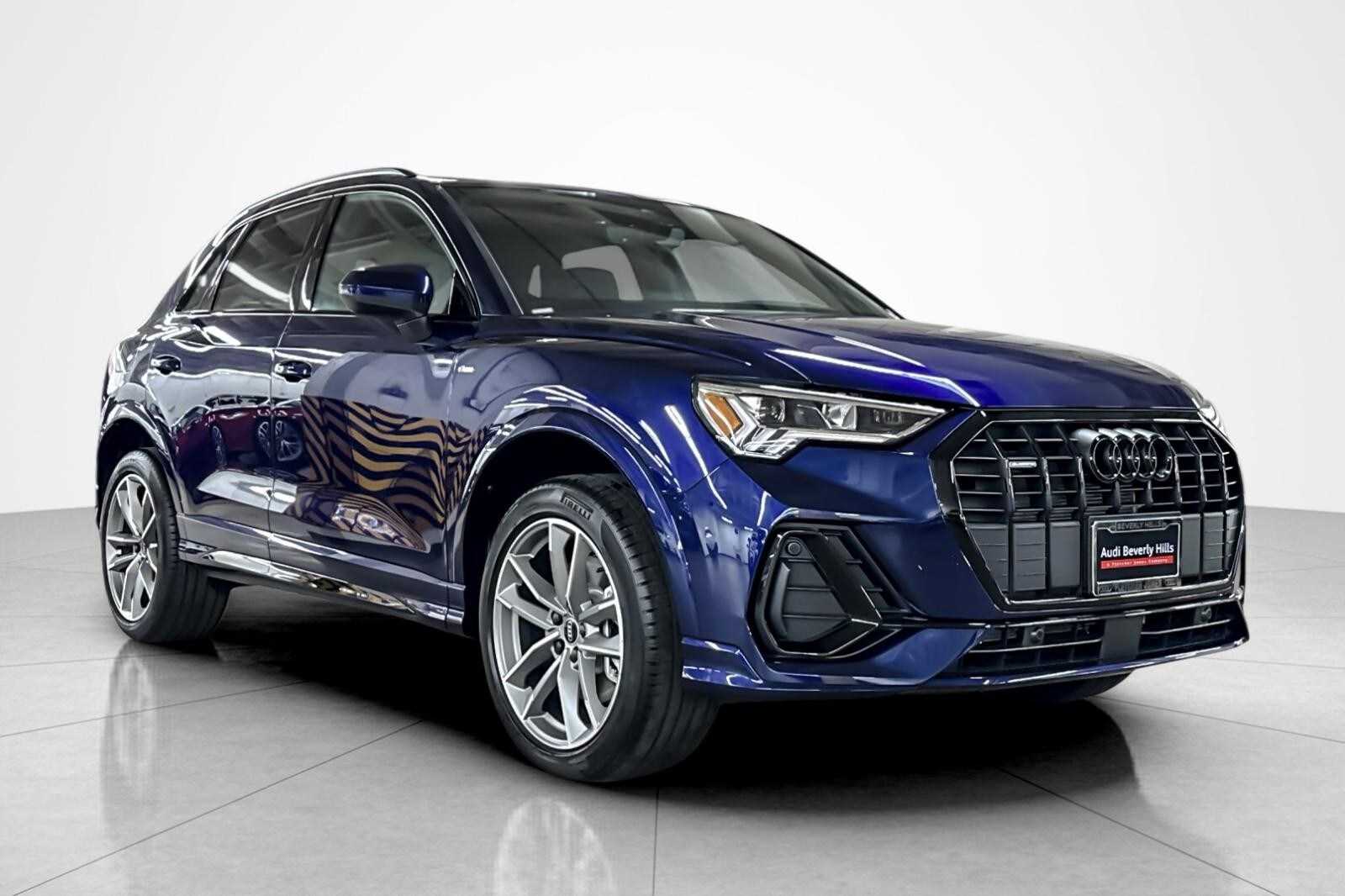 2025 Audi Q3 S line Premium 45 TFSI photo 2
