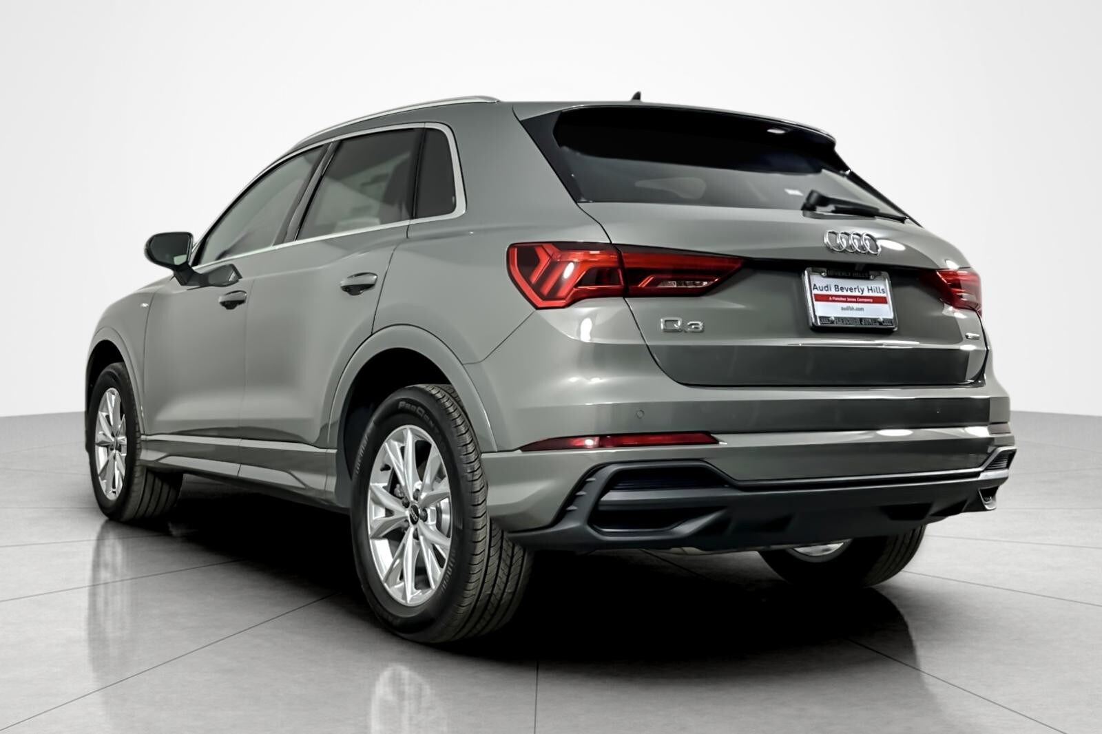 2025 Audi Q3 S line Premium 45 TFSI photo 4
