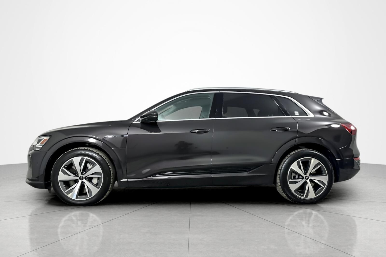 2024 Audi Q8 E-tron Premium Plus photo 2