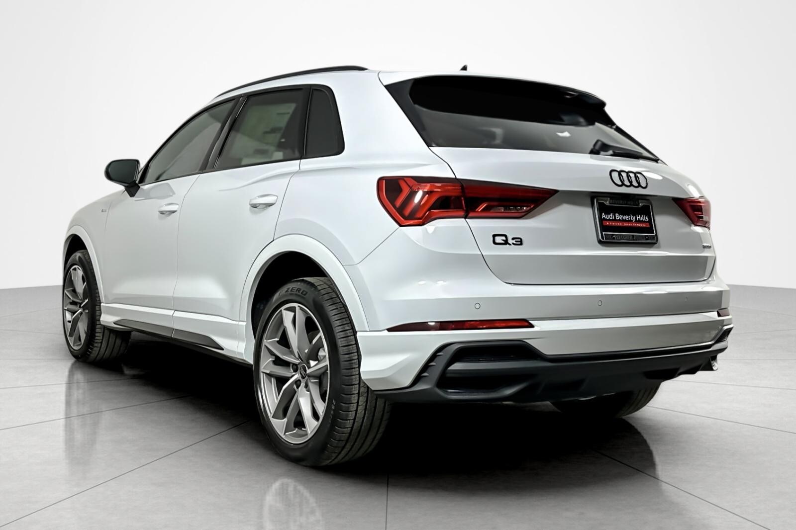 2025 Audi Q3 S line Premium Plus 45 TFSI photo 4
