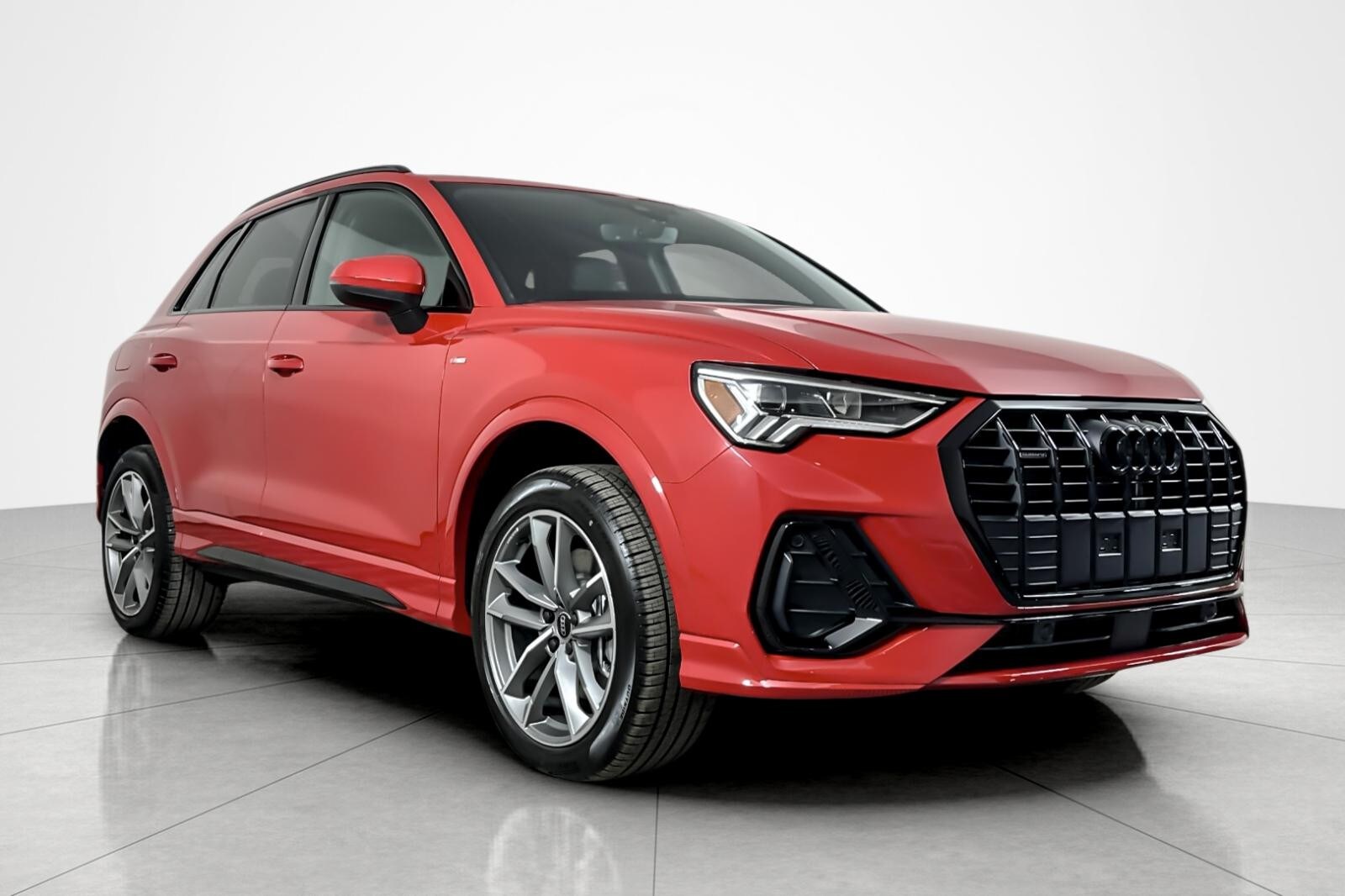 2025 Audi Q3 S line Premium 45 TFSI photo 2