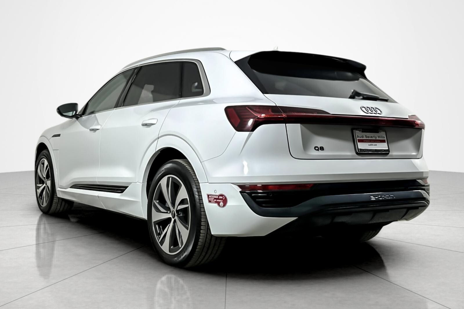 2024 Audi Q8 E-tron Premium Plus photo 3