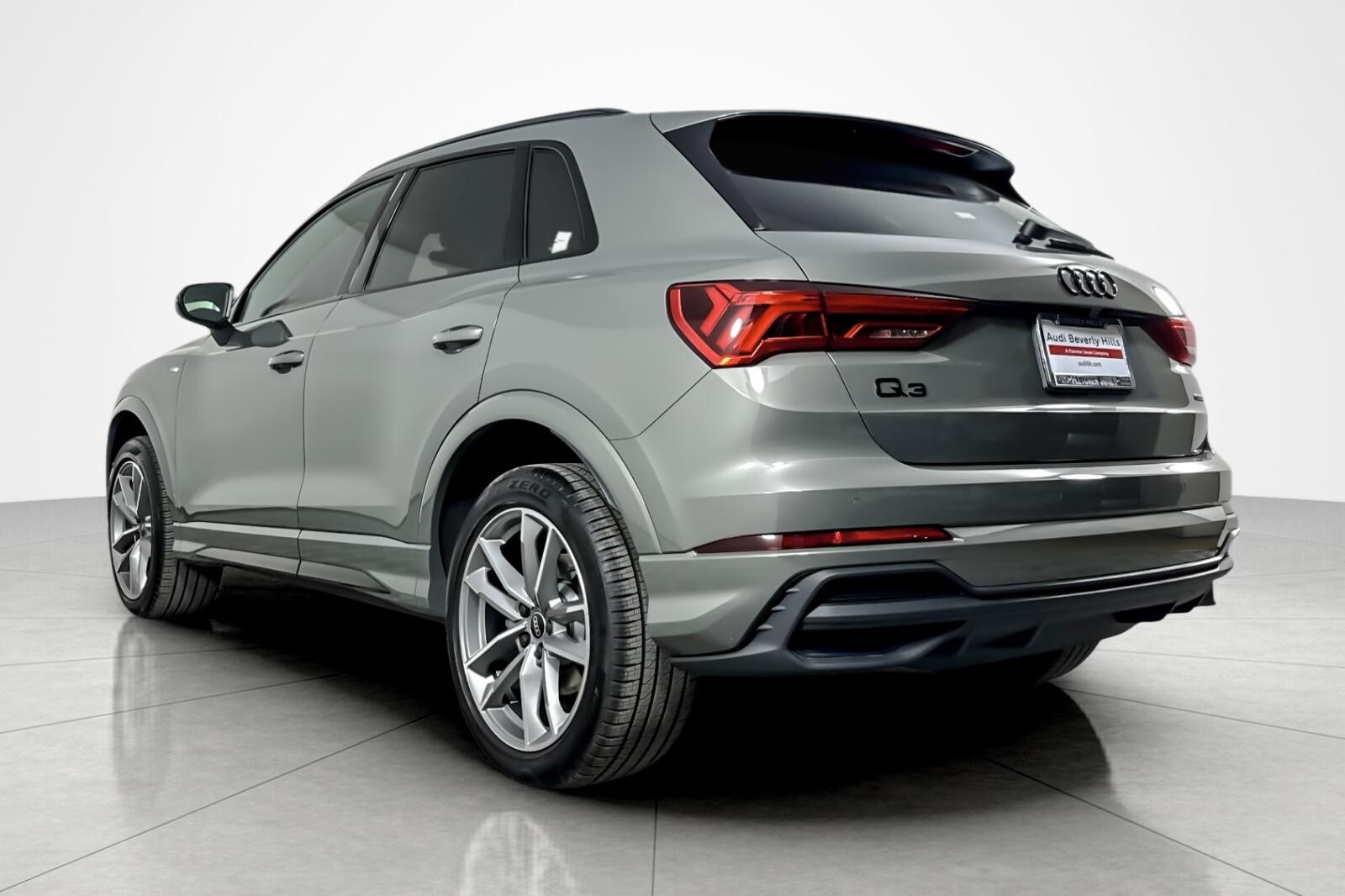 2025 Audi Q3 S line Premium 45 TFSI photo 3
