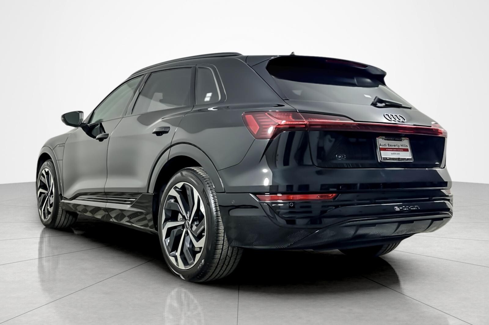 2024 Audi Q8 E-tron Prestige photo 3