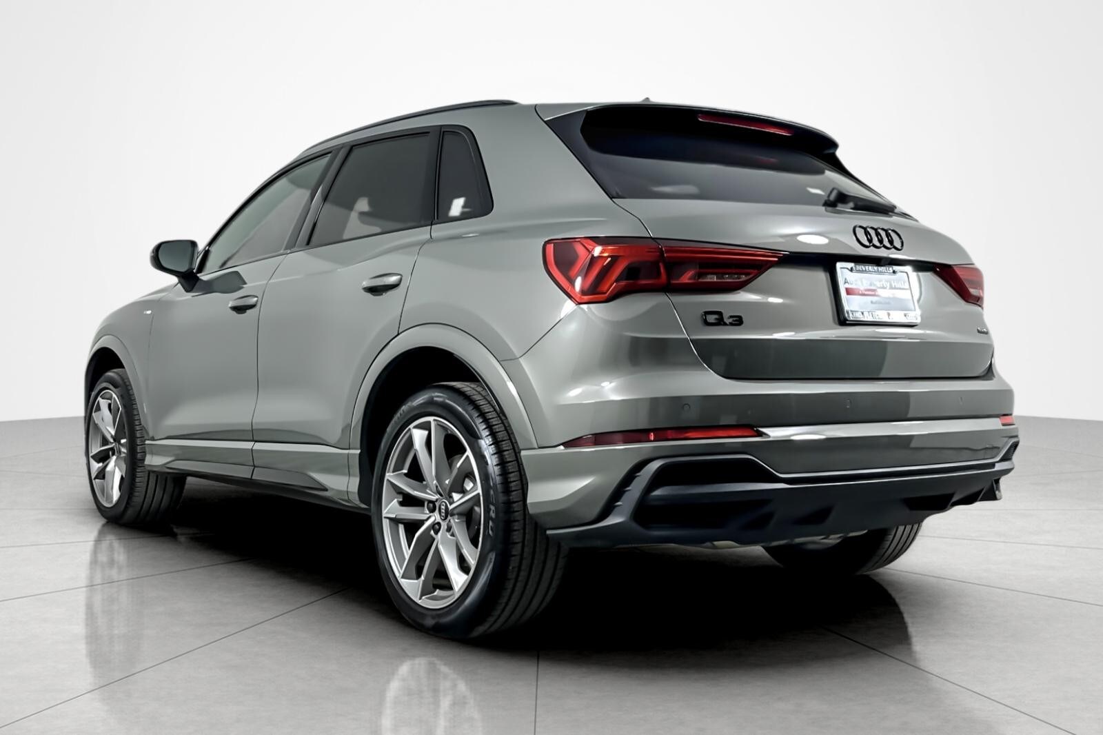 2024 Audi Q3 S line Premium 45 TFSI photo 3