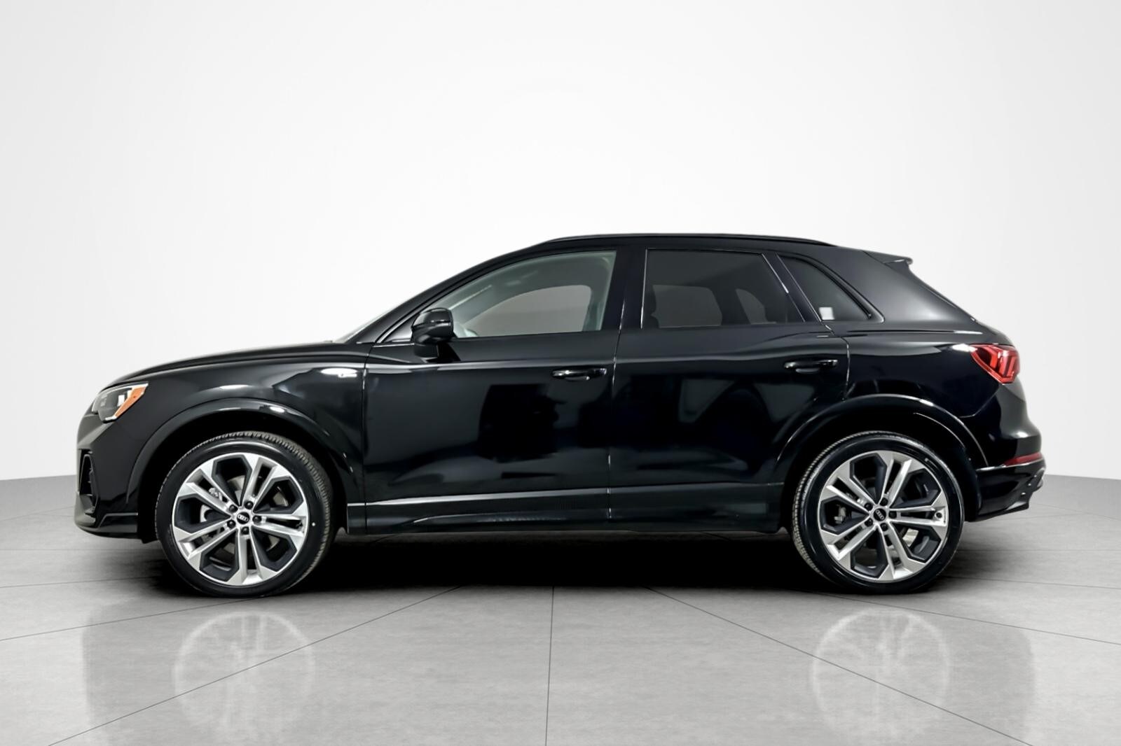 2021 Audi Q3 S line Premium 45 TFSI photo 2