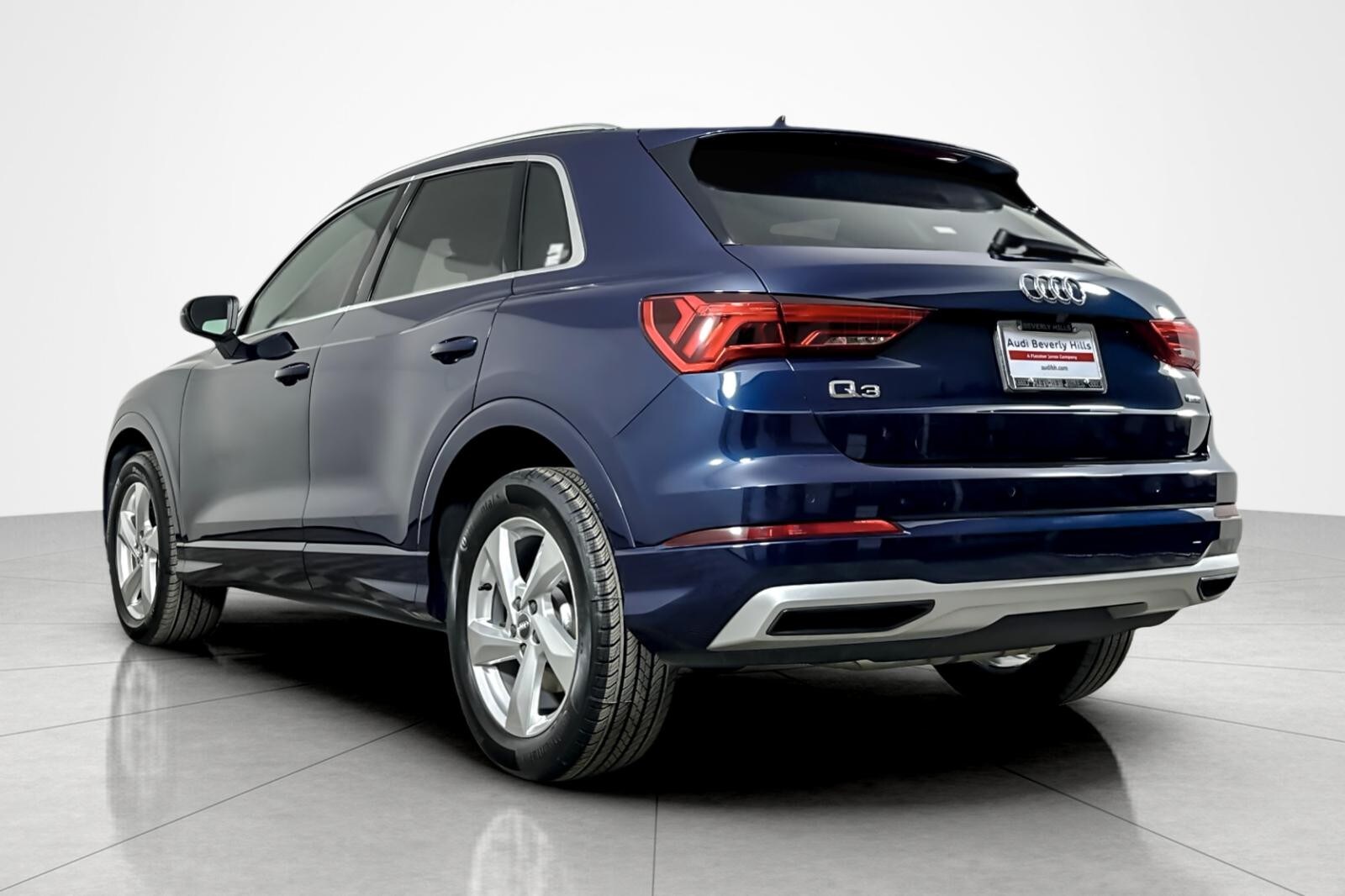 2020 Audi Q3 Premium 45 TFSI photo 3